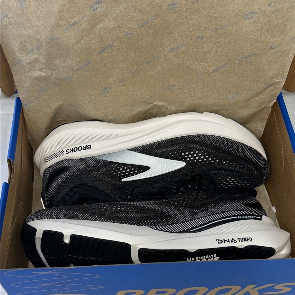 Brooks Men's Black and White Running Shoes - Picture 10 of 10